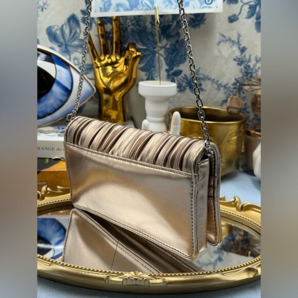 🆕 KARL LAGERFELD PARIS 🧿 NWT K/Kushion Crossbody Wallet, Champagne Metallic - Picture 4 of 15